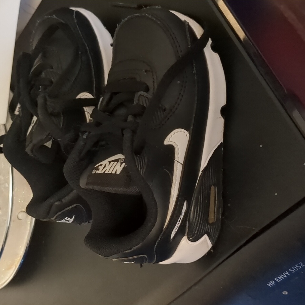 Nike size 7 black air max